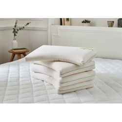 Sleep peacefully with the Zenn Ergonomic natural latex pillow by Simply Green®