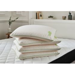 Zenn Square Pillow by Simply Green® in natural latex for quality sleep